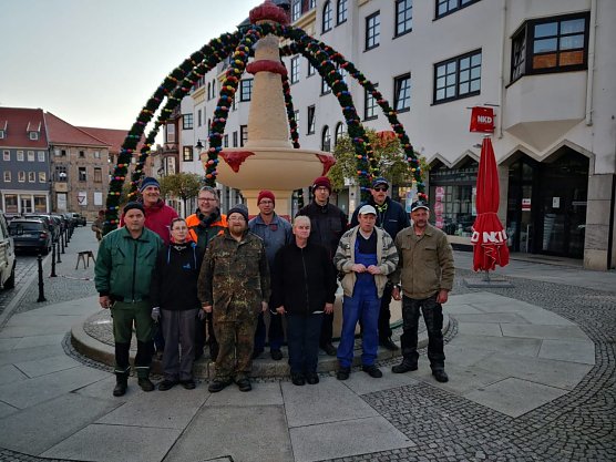 Der Zierbrunnen wurde &ouml;sterlich geschm&uuml;ckt (Foto: Thomas Apitius)