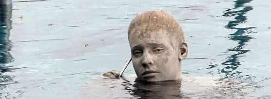 Junge Frau wird samt Smartphone versenkt (Foto: nnz)