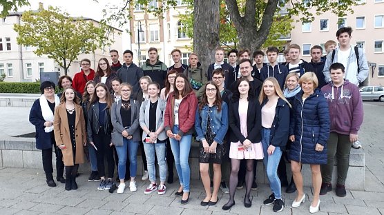 Ellricher Regelsch&uuml;ler zum Besuch im Nordh&auml;user Theater (Foto: Carola B&ouml;ck)