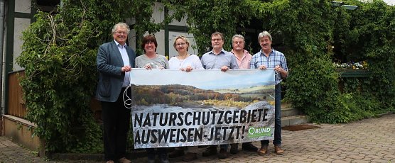 Der BUND will f&uuml;r den Bromberg k&auml;mpfen - v.l.:Prof. Hubert Weiger, Dagmar Becker, Heidi Schell, J&ouml;rg Nitsch, Rainer Peix, Klaus Brunsmeier (Foto: Angelo Glashagel)