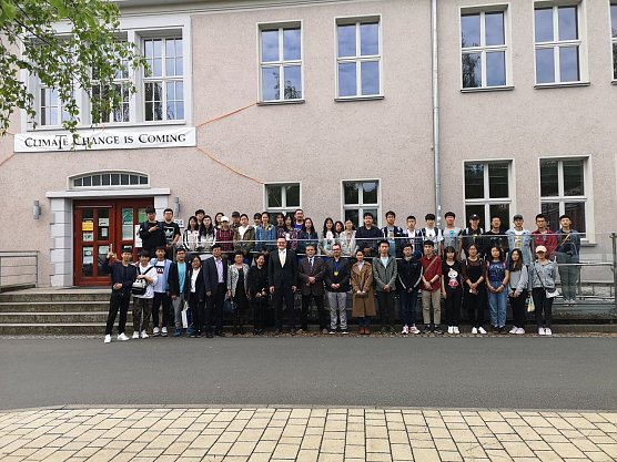 Chinesische Studentinnen und Studenten zu Besuch an der HSN (Foto: Melano Dadalauri)