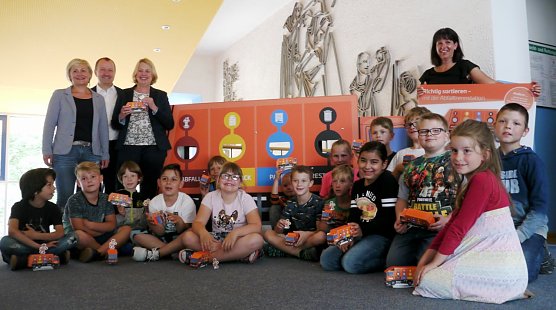 Abfalltrenn-Station &uuml;bergeben (Foto: Pressestelle Stadt Nordhausen)