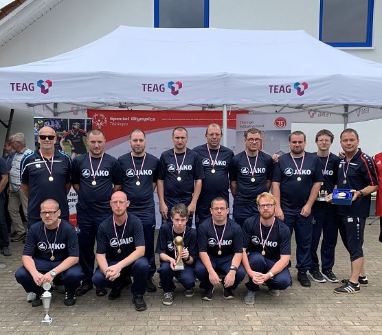 Zum 3. mal Landesmeister - die Fu&szlig;baller der Nordth&uuml;ringer Lebenshilfe (Foto: Angelo Glashagel)