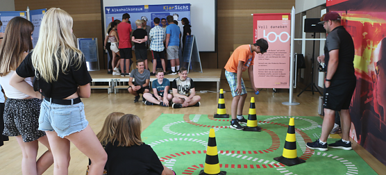 Mit einer "Rauschbrille" k&ouml;nnen je nach K&ouml;rperbau 0,8 bis 1,5 Promille simuliert werden (Foto: Angelo Glashagel)