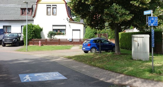 Stra&szlig;enmarkierung soll Kraftfahrer bremsen (Foto: privat)