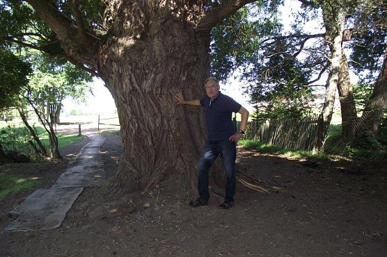 "Opa Henze" liebt seine Schwalben (Foto: Kurt Frank)