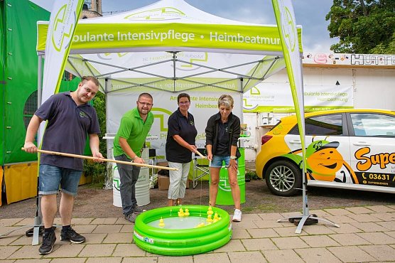 Entenangeln (Foto: Riccardo Ro&szlig;mell)