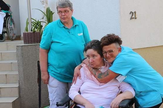 Teamleiterin Kathrin Gr&auml;be-Elliger (rechts) (Foto: Angelo Glashagel)