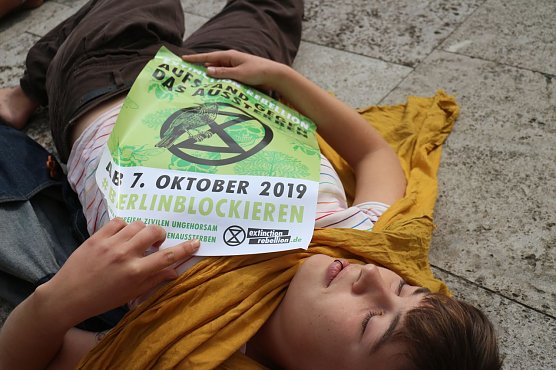 Flashmob zum Weltfriedenstag in Nordhausen (Foto: Angelo Glashagel) Flashmob zum Weltfriedenstag in Nordhausen (Foto: Angelo Glashagel)