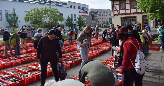 Buchmarkt (Foto: KILA) Buchmarkt (Foto: KILA)