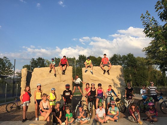Ende August hatten sich 25 Sch&uuml;lerInnen der Oberschule Ellrich und Regelschule Niedersachswerfen mit ihren Fahrr&auml;dern in Niedersachswerfen getroffen und starteten eine Fahrradtour durch die Umgebung von Ellrich. (Foto: Manuela Knothe)