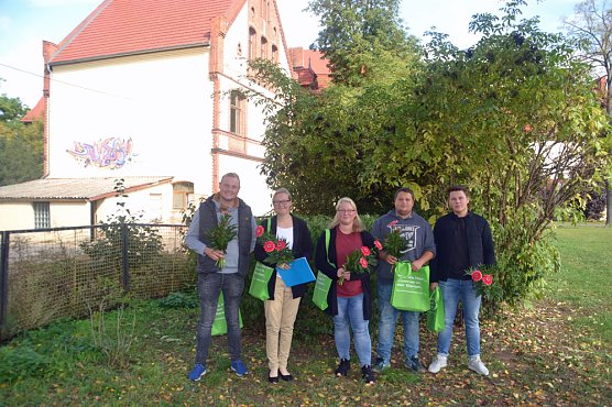 Landwirte, Hauswirtschafter und Gärtner erhalten Zeugnisse (Foto: VHS Bildungswerk) Landwirte, Hauswirtschafter und Gärtner erhalten Zeugnisse (Foto: VHS Bildungswerk)