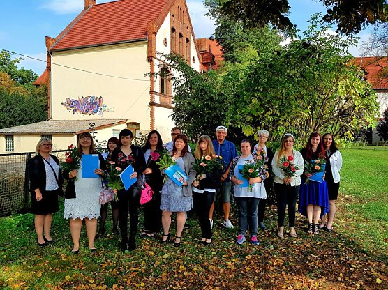 Landwirte, Hauswirtschafter und Gärtner erhalten Zeugnisse (Foto: VHS Bildungswerk) Landwirte, Hauswirtschafter und Gärtner erhalten Zeugnisse (Foto: VHS Bildungswerk)