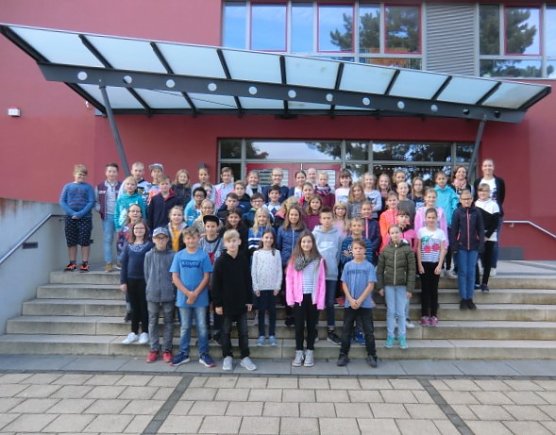 Die neuen 5. Klassen des Schiller-Gymnasiums (Foto: Schillergymnasium Bleicherode) Die neuen 5. Klassen des Schiller-Gymnasiums (Foto: Schillergymnasium Bleicherode)