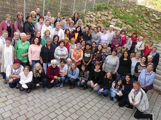 &Uuml;ber 80 Frauen kamen &ouml;kumenisch, international und &uuml;ber alle Generationen hinweg in der Herzschlag Jugendkirche in Nordhausen zum Oasentag f&uuml;r Frauen zusammen (Foto: Evangelischer Kirchenkreis S&uuml;dharz)