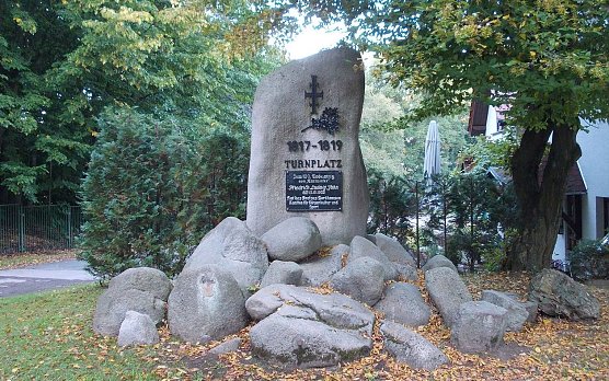 Jahndenkmal (Foto: Jwaller (https://commons.wikimedia.org/wiki/File:NDH-Jahndenkmal.JPG), CC BY-SA 3.0)