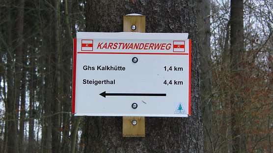 Meist vorbildlich markiert - Karstwanderweg im Alten Stolberg (Foto: Bodo Schwarzberg)