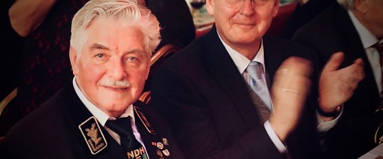 Dr. Peter Pfeifer wurde gestern mit dem Th&uuml;rigner Verdienstorden ausgezeichnet und mit 75 Jahren in den Ruhestand verabschiedet (Foto: Angelo Glashagel)