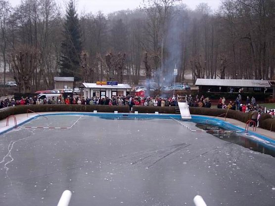 Neujahrsbaden in Neustadt (Foto: privat)