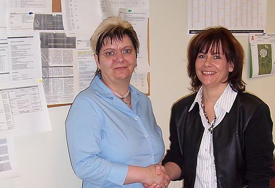 Von links Andrea B&ouml;ttcher, Arbeitsvermittlerin Sabine Heise (Foto: aa)