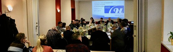 Sitzung des Jugendhilfeausschusses im Jugendhostel am Taschenberg (Foto: Angelo Glashagel)