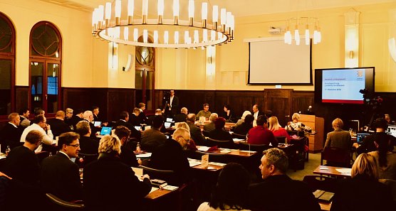 Live-Ticker aus dem Kreistag (Foto: Angelo Glashagel)