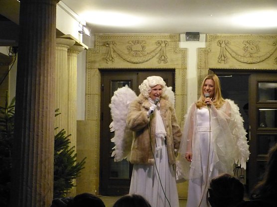 Am Theater-Adventskalender konnte man heute mit Stefanie Hertel einen weiteren Engel begr&uuml;&szlig;en (Foto: Theater Nordhausen/Loh-Orchester Sondershausen GmbH)