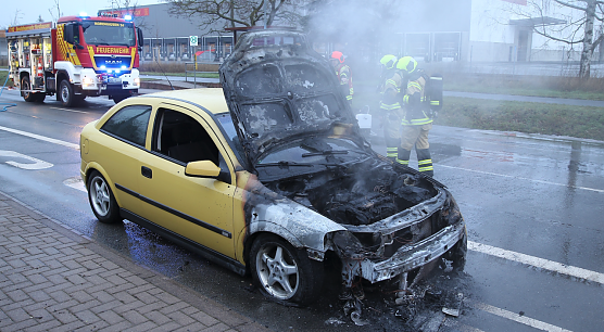Auto auf dem Darrweg ausgebrannt (Foto: S. Dietzel) Auto auf dem Darrweg ausgebrannt (Foto: S. Dietzel)