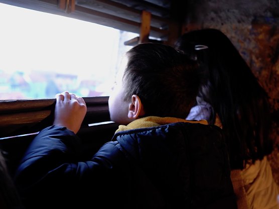 Papierflieger starten vom Kirchturm (Foto: Frank Tuschy)