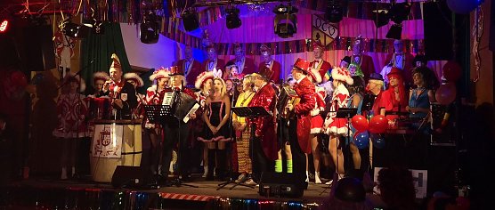 Abschlussbild der ersten Festsitzung (Foto: nnz)