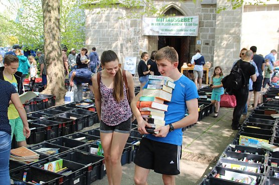 Eigentlich sehen die Bilder vom B&uuml;cherflohmarkt typischerweise so aus (Foto: Frank Tuschy)