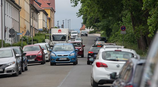 Stau als Verkehrsberuhigung in der Durchgangsstraße? (Foto: AfD Nordhausen) Stau als Verkehrsberuhigung in der Durchgangsstraße? (Foto: AfD Nordhausen)