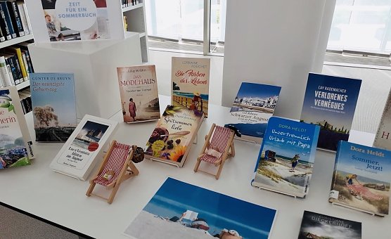 B&uuml;cherauaswahl zum Sommer (Foto: &copy;Stadtbibliothek Nordhausen)