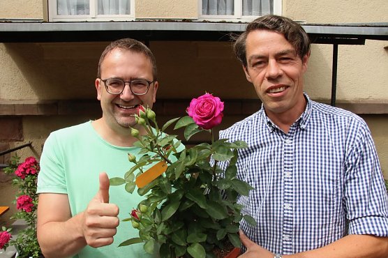 Die Rosenexperten Andreas Lechner und Heiko Le&szlig;mann geben hilfreiche Tipps (Foto: agl)