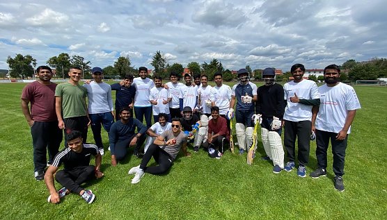 Das Nordhäuser Cricketteam bei der TSG Krimderode (Foto: M.Henning) Das Nordhäuser Cricketteam bei der TSG Krimderode (Foto: M.Henning)