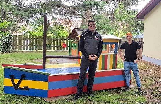 Spielzeug wurde &uuml;bergeben (Foto: DRK NDH)