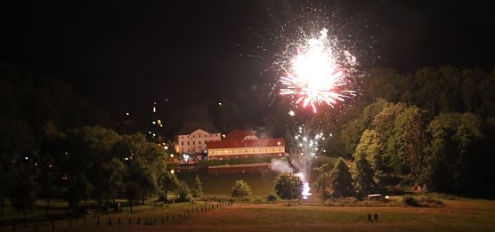 Teich in Flammen (Foto: agl) Teich in Flammen (Foto: agl)
