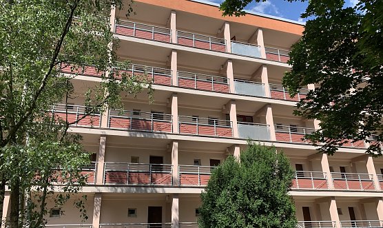 Die Wohneinheiten sind zu klein f&uuml;r einen Umbau - hier waren urspr&uuml;nglich Laubeng&auml;nge geplant (Foto: oas)