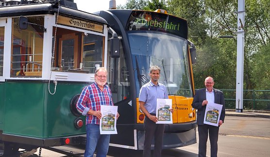 Vereinsvorsitzender Fritz Keilholz, Oberb&uuml;rgermeister Kai Buchmann und Gesch&auml;ftsf&uuml;hrer Thorsten Schwarz (v. l. n. r.) wollten es sich nicht nehmen lassen, trotz der Absage der Feierlichkeiten &uuml;ber die Jubil&auml;en zu informieren. (Foto: Pressestelle Stadtverwaltung Nordhausen)