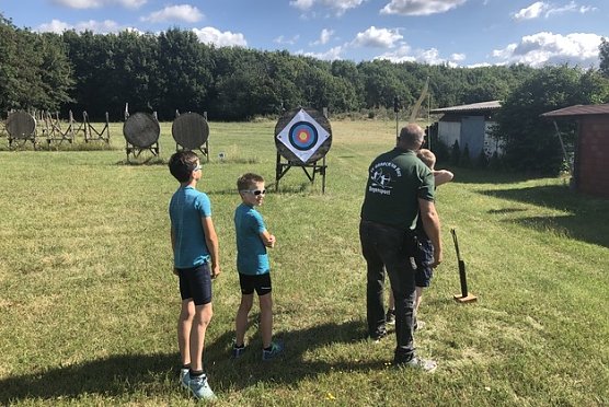 Aufregende Stunden beim Bogenschie&szlig;en in Urbach (Foto: KSB NDH)