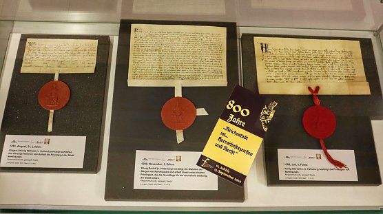 Diese Urkunde Kaiser Rudolfs ist in der Sonderausstellung der Flohburg zu sehen (Foto: Pressestelle Stadt Nordhausen)