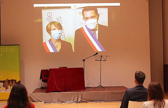 Nordhausens Oberb&uuml;rgermeister (rechts sitzend) lauscht den Ausf&uuml;hrungen seines franz&ouml;sischen Kollegen Boris Ravignon (Foto: emw)