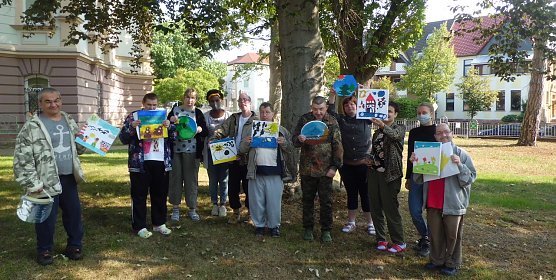 Projektteilnehmer mit ihren Geschichten (Foto: R.Auer)