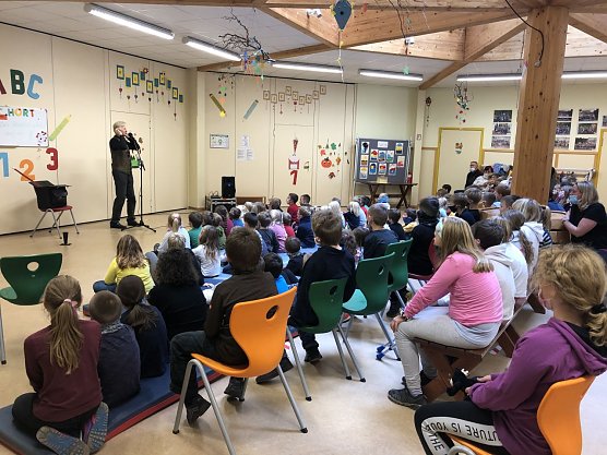Zum Geburtstag blieb man in der Heinz-Sielmann-Grundschule Niedersachswerfen in diesem Jahr in den eigenen vier W&auml;nden (Foto: Kerstin Benkstein)