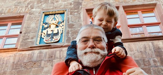 Für den "goldenen Theo" gab es heute wenigstens eine kleine, feierliche Enthüllung (Foto: agl) Für den "goldenen Theo" gab es heute wenigstens eine kleine, feierliche Enthüllung (Foto: agl)