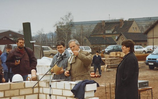 Grundsteinlegung 1992 mit Propst J&auml;ger (Foto: NTL)
