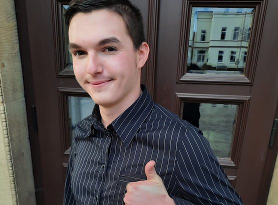 Praktikant James Patrick H&ouml;ppner (Foto: Eva Lankau)