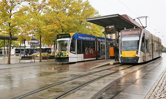 Stra&szlig;enbahnen am Nordh&auml;user Bahnhof (Foto: Verkehrsbetrieb Nordhausen)