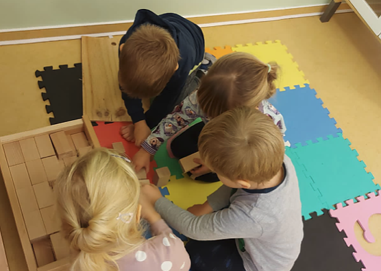 Eine Weihnachts&uuml;berraschung gab es jetzt f&uuml;r die Kinder der Kita Sonnenschein in Bielen (Foto: DRK KV Nordhausen e.V.)