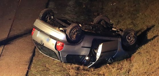 Verunfallter PKW auf der Autobahn 38 (Foto: S. Dietzel)